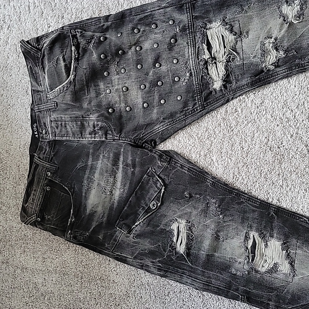 Akoo Jean's black